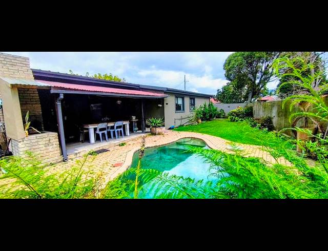 5 BEDROOM HOUSE FOR SALE IN GEORGE EAST